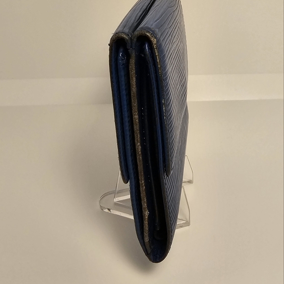 LOUIS VUITTON Blue Epi Wallet - Unisex - Picture 2 of 14